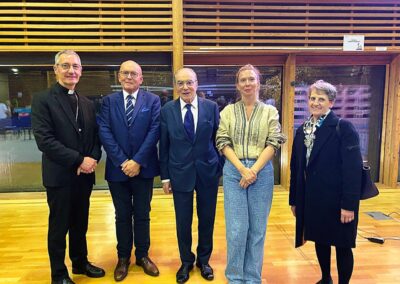 De gauche à droite, Msg Dollman archevêque de Cambrai, Mr Bertrand Bauduin Président ASP Cambrésis, Vice-Président Être-là, Dr Joël Cliche Président Clinique Saint-Roch, Pr Rozenn Le Berre, Mme Delevallée maire de Cambrai